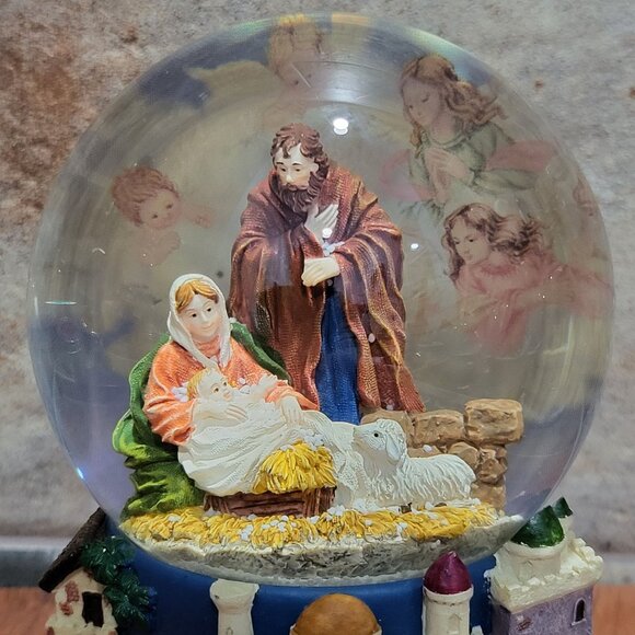 Manger Scene Water Globe Music Box Plays Joy To The World - Picture 9 of 13